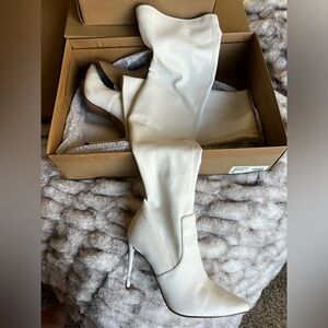 STEVE MADDEN VIKTORY WHITE SIZE 8